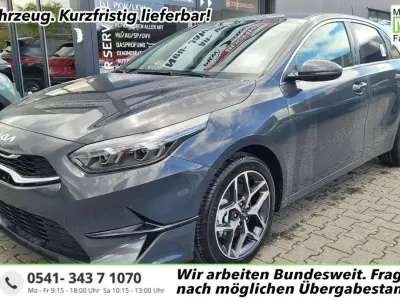 Neu Kia Ceed Gold 140 PS (102 kW) 2026 Penta grau Kleinwagen