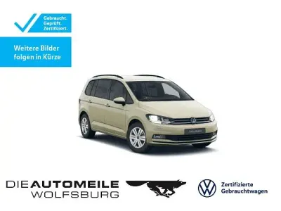 Neu VW Touran Trendline 150 PS (110 kW) 2026 Hellelfenbein Van / Kleinbus