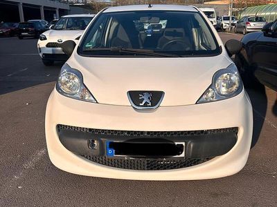 Usata Peugeot 107 68 CV (50 kW) 2008 Bianco Utilitaria