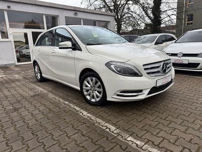 Weiß Gebraucht 2013 Mercedes B180 Van / Kleinbus | 12.999 € (Fairer Preis)