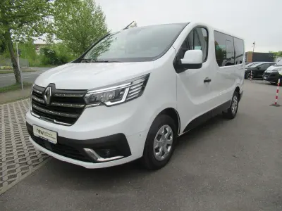 Używany Renault Trafic Life 150 KM (110 kW) 2021 Biały Minivan