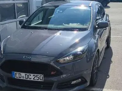 Używany Ford Focus ST 250 KM (183 kW) 2017 Szary Hatchback