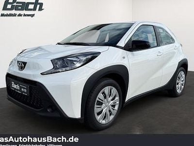 Weiß Gebraucht 2025 Toyota Aygo X Play SUV | 17.770 € (Fairer Preis)