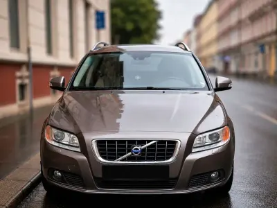 Gebraucht Volvo V70 Summum 145 PS (106 kW) 2010 Gold Kombi