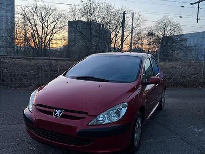 Rot Gebraucht 2005 Peugeot 307 Kombi | 750 €