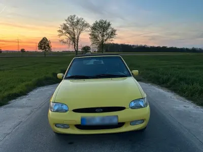 Occasion Ford Escort Cabriolet 90 ch (66 kW) 1996 Jaune Cabriolet