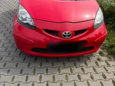 Gebraucht Toyota Aygo 70 PS (51 kW) 2008 Rot Kleinwagen
