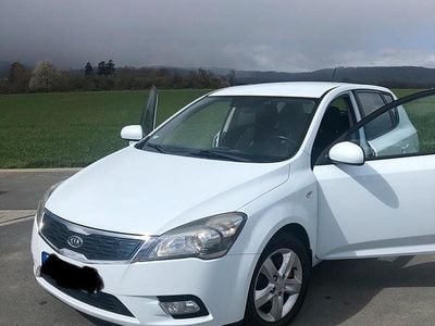 Gebraucht Kia Ceed 116 PS (85 kW) 2011 Weiß Kleinwagen
