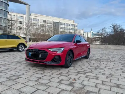 Gebraucht Audi S3 Ambiente 333 PS (244 kW) 2025 Rot Limousine