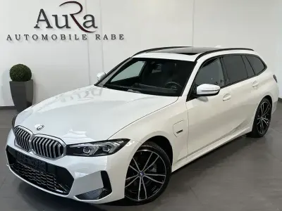 Gebraucht BMW 330e M Sport 292 PS (214 kW) 2022 Alpinweiã iii Kombi