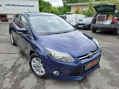 Używany Ford Focus Titanium 150 KM (110 kW) 2012 Niebieski Sedan/Limuzyna