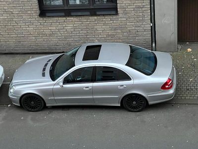 Gebraucht Mercedes E240 Avantgarde 177 PS (130 kW) 2002 Silber Limousine