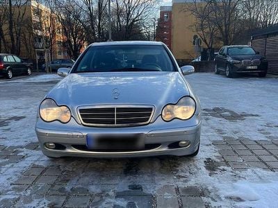 Second-hand Mercedes C180 Classic 129 CP (94 kW) 2001 Argintiu Berlinǎ