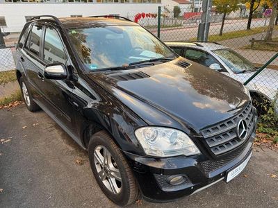 Second-hand Mercedes ML300 190 CP (139 kW) 2009 Negru SUV