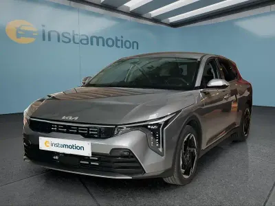 Neu Kia K4 Spirit 150 PS (110 kW) 2026 Grau Kleinwagen
