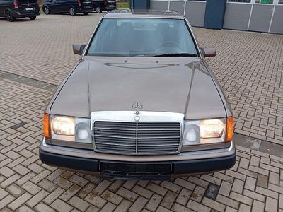 Gebraucht Mercedes 250 94 PS (69 kW) 1990 Braun Limousine