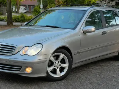 Gebraucht Mercedes C220 186 PS (136 kW) 2005 Gold Kombi