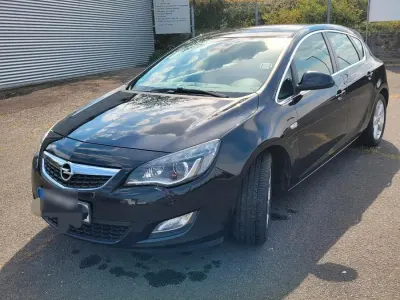 Gebraucht Opel Astra 116 PS (85 kW) 2010 Schwarz Limousine