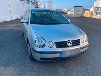 Silber Gebraucht 2002 VW Polo Kleinwagen | 2.700 €