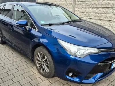 Gebraucht Toyota Avensis Edition-S 147 PS (108 kW) 2016 Blau Limousine