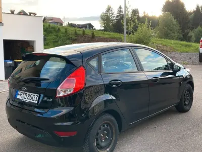Gebraucht Ford Fiesta Celebration 75 PS (55 kW) 2017 Schwarz Kleinwagen