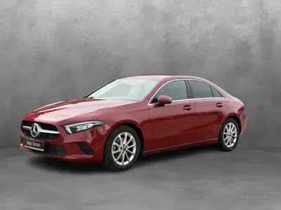Gebraucht Mercedes A200 Progressive 163 PS (119 kW) 2022 Manufaktur patagonienrot metallic Limousine