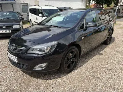Gebraucht Opel Astra Design Edition 140 PS (102 kW) 2012 Karbonschw graphitschw midnigh (metallic) Kombi