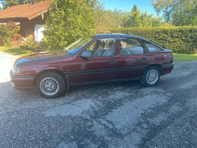Second-hand Opel Vectra 75 CP (55 kW) 1993 Roșu Berlinǎ