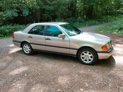 Gebraucht Mercedes C180 Classic 122 PS (89 kW) 1995 Gold Limousine