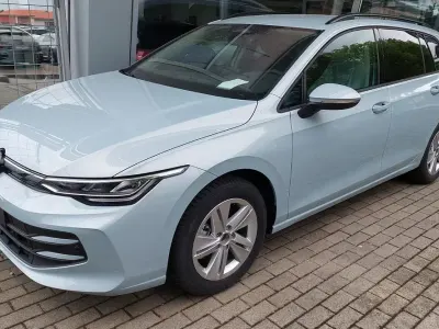 Nouă VW Golf VIII Life 150 CP (110 kW) 2026 Albastru Break
