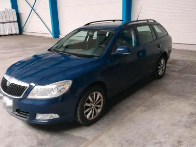 Gebraucht Skoda Octavia 105 PS (77 kW) 2012 Blau Kombi