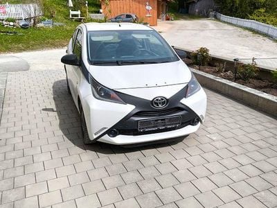 Second-hand Toyota Aygo 69 CP (50 kW) 2017 Alb Hatchback