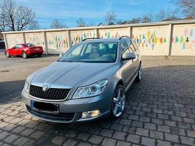 Gebraucht Skoda Octavia Family 150 PS (110 kW) 2011 Gelb Kombi