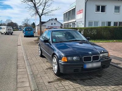 Gebraucht BMW 316 105 PS (77 kW) 1993 Blau Limousine