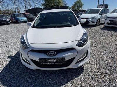 Gebraucht Hyundai i30 Trend 110 PS (80 kW) 2013 Creamy white Kombi
