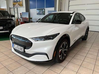 Starweiß metallic Gebraucht 2022 Ford Mustang Mach-E Extended Range SUV | 41.990 € (Teuer)