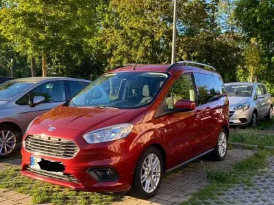 Gebraucht Ford Tourneo Courier Titanium 101 PS (74 kW) 2020 Rot Van / Kleinbus