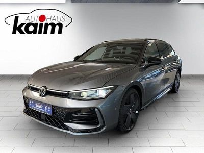 Gebraucht VW Passat R-line 193 PS (141 kW) 2025 Grau Kombi
