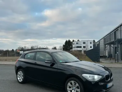 Gebraucht BMW 114 102 PS (75 kW) 2012 Schwarz Kleinwagen