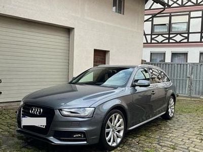 Grau Gebraucht 2015 Audi A4 Kombi | 12.900 € (Fairer Preis)