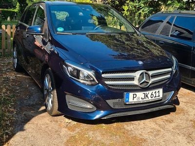 Gebraucht Mercedes B200 136 PS (100 kW) 2017 Blau Van / Kleinbus