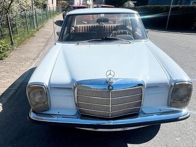 Second-hand Mercedes 200 1968 Berlinǎ