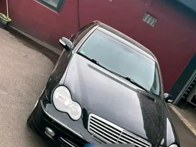 Gebraucht Mercedes C240 170 PS (125 kW) 2001 Schwarz Limousine