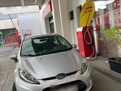 Second-hand Ford Fiesta 81 CP (59 kW) 2011 Argintiu Hatchback