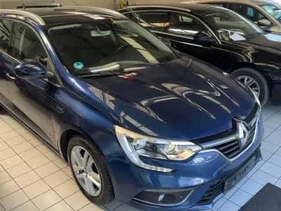 Gebraucht Renault Mégane GrandTour Business 140 PS (102 kW) 2019 Blau Kombi