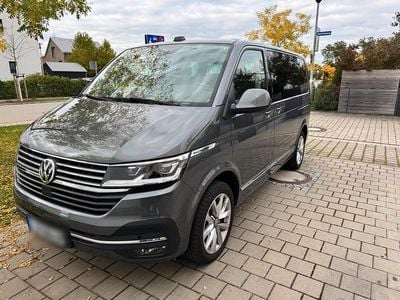 Grau Gebraucht 2022 VW Multivan Highline Van | 57.300 €