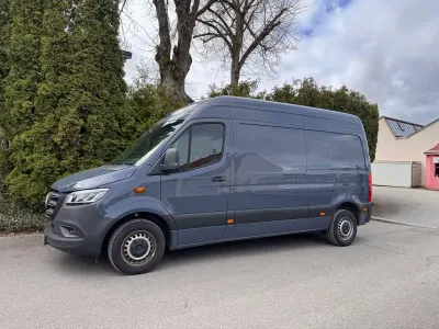 Używany Mercedes Sprinter 150 KM (110 kW) 2022 Niebieski Van
