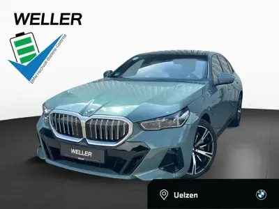 Gebraucht BMW 550e Comfort Edition 489 PS (359 kW) 2025 Cape york grün (grün) Limousine
