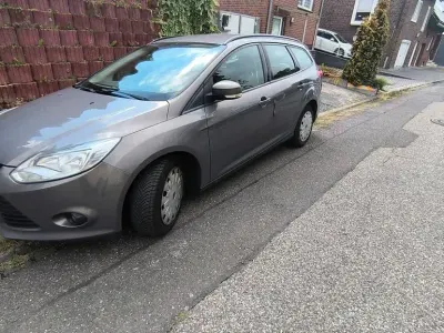 Gebraucht Ford Focus Titanium 105 PS (77 kW) 2014 Grau Limousine