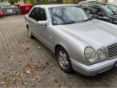 Mercedes E280